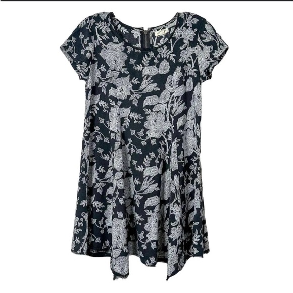 UO Silence + Noice Babydoll Skater Handkerchief Raw Hem Swing Mini Dress - Picture 3 of 8